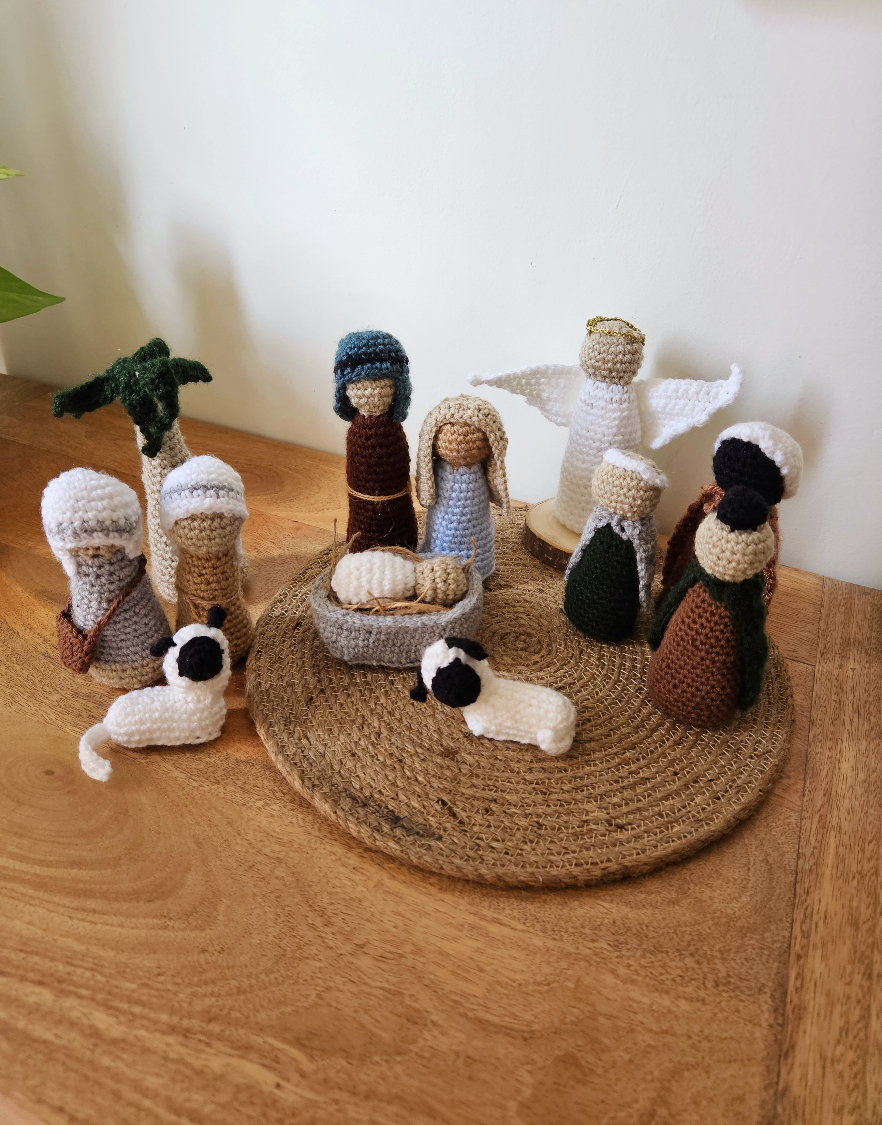 Nativity Scene (13 Pieces)